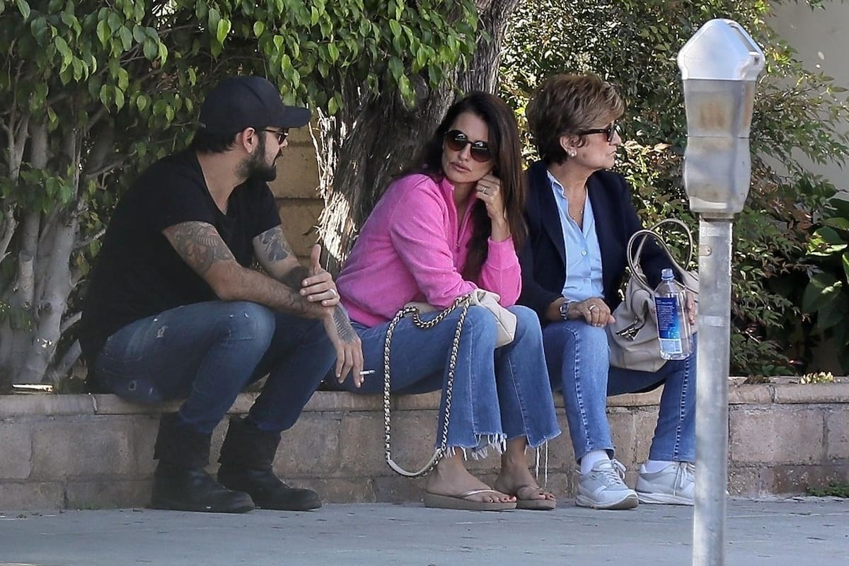 Eduardo Cruz junto a su hermana, Penélope, y su madre, Encarna, celebraron el nacimiento de Cairo, el niño que el músico español tuvo con la actriz argentina Eva de Dominici