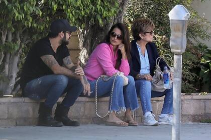 Eduardo Cruz junto a su hermana, Penélope, y su madre, Encarna, celebraron el nacimiento de Cairo, el niño que el músico español tuvo con la actriz argentina Eva de Dominici