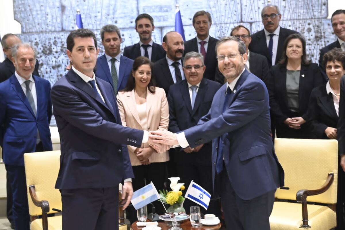 Eduardo de Pedro con el presidente de Israel, Itzjak Herzog
