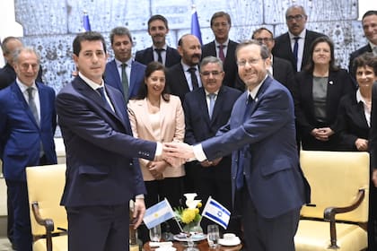 Eduardo de Pedro con el presidente de Israel, Itzjak Herzog