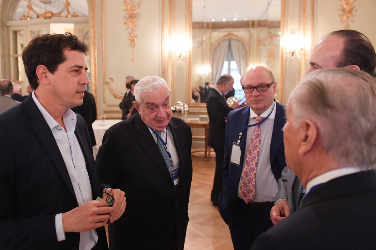 Eduardo de Pedro, junto a Adelmo Gabbi y empresarios de firmas españolas