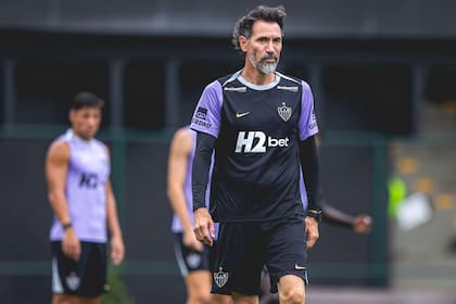 Eduardo Domínguez, en su primer entrenamiento al frente de Atlético Mineiro, en la Cidade do Galo.