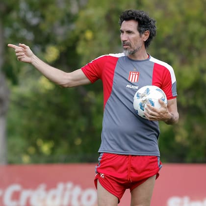 Eduardo Domínguez prepara a Estudiantes para 2024