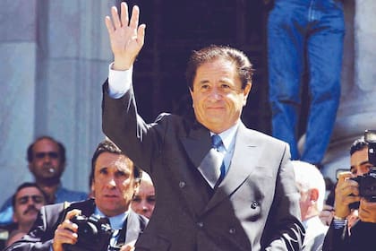 Eduardo Duhalde en marzo de 2002. Asumió la presidencia en enero de ese año, y continuó hasta mayo de 2003