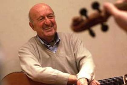Eduardo Falú, en uno de los ensayos con la Camerata Bariloche