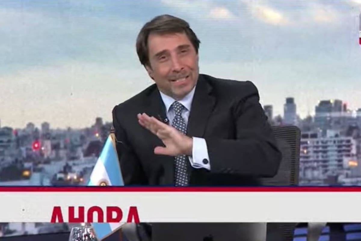 Eduardo Feinman compartió con su equipo un ingenioso cartel de una carnicería que hizo reir a todos