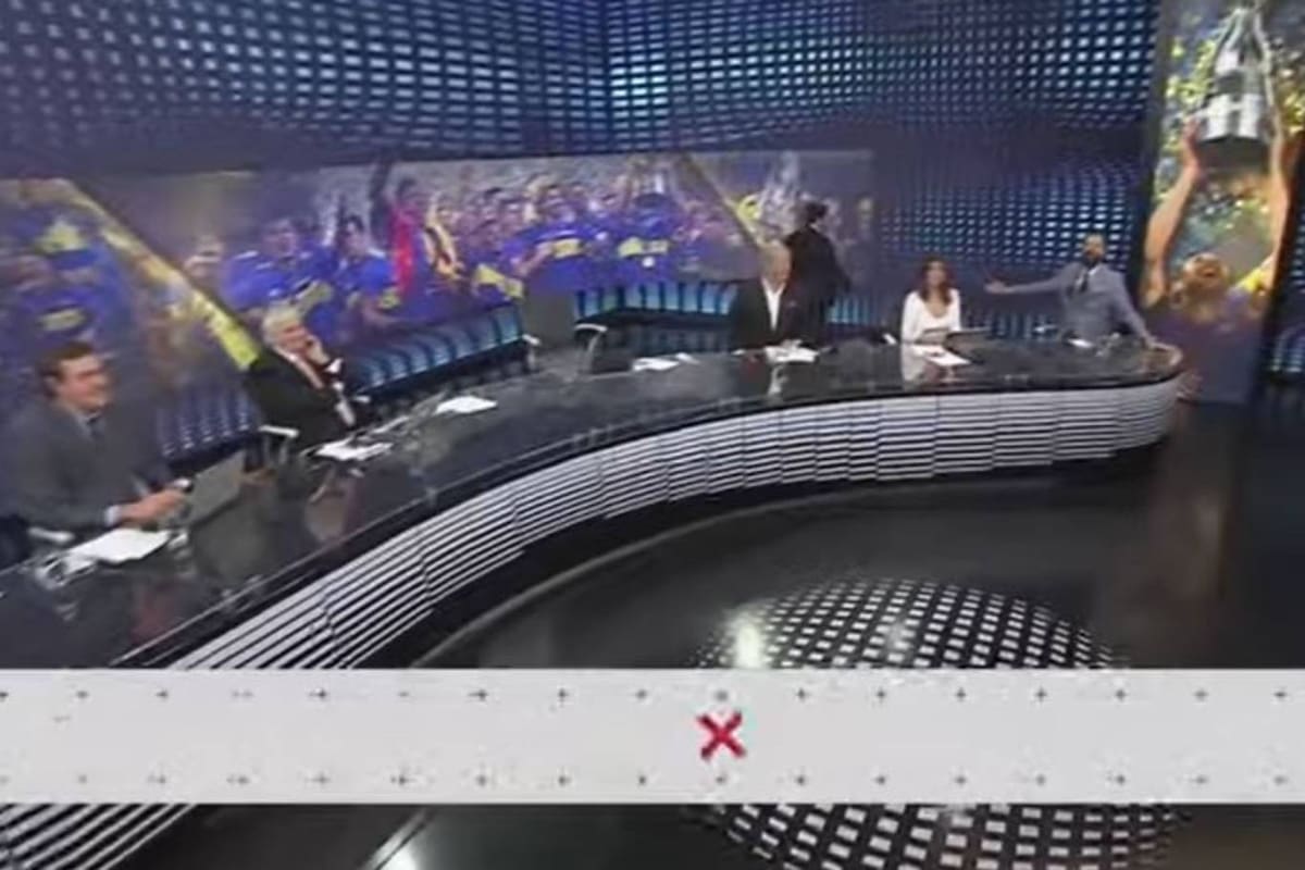 Eduardo Feinmann estuvo a punto de abandonar el estudio de LN+ al indignarse con una noticia relacionada al fútbol que trajo "el Rifle" Varela