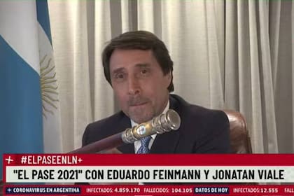 Eduardo Feinmann exhibió un simil del bastón presidencial realizado por el prestigioso artesano Juan Carlos Pallarols