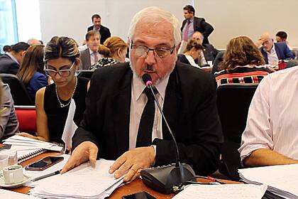 Eduardo Fernández es legislador del Frente de Todos y anunció ayer el final de "Postres Serranos" por "las consecuencias de otro virus, que llevó al cierre de 25 mil pymes entre 2015 y 2019"