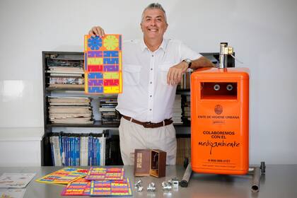 Eduardo Fernández tiene una escuela en la que dicta talleres para fomentar la creatividad de chicos entre 6 y 12 años