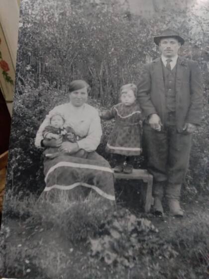 Eduardo Goye, su esposa Elisa, con sus hijos Frida y Alberto