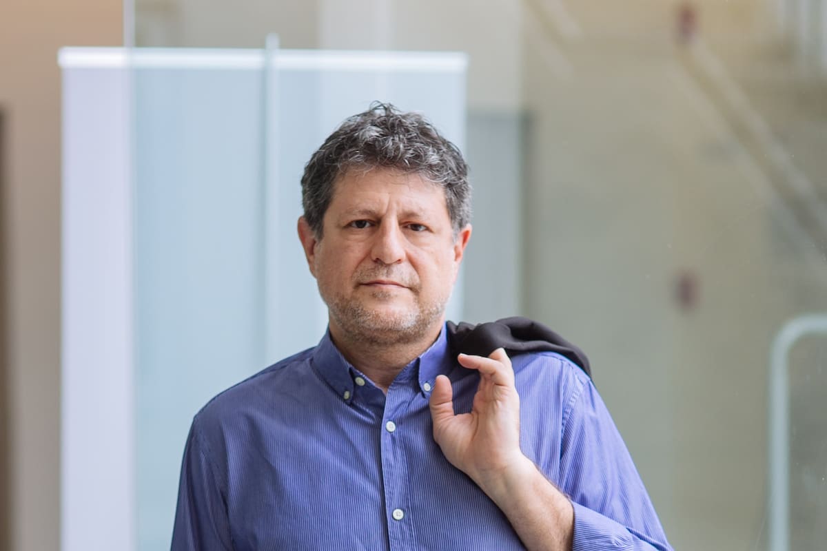 Eduardo Levy Yeyati, estudió Ingeniería Civil en la UBA y realizó el doctorado en Economía en la Universidad de Pennsylvania;