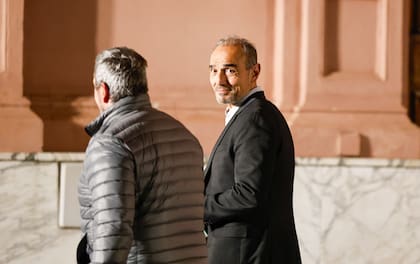 Eduardo "Lule" Menem, uno de los cuestionados dentro del Gobierno, al salir esta noche de la Casa Rosada