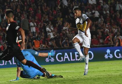 Eduardo Salvio anota el 2-0 de Boca en Santa Fe; el Toto es uno de los que destaca el cambio en el estilo de juego xeneize