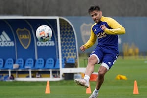 Eduardo Salvio se entrena este viernes con sus compañeros