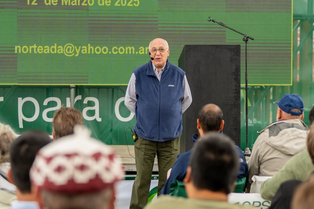 Eduardo Sierra, experto en clima, durante su disertación en Expoagro 2025