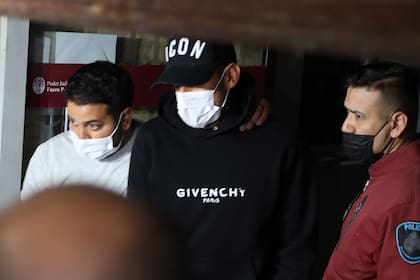 Eduardo Toto Salvio, al salir anoche de la fiscalía tras declarar en la causa de lesiones en el contexto de violencia de género