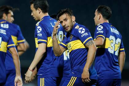 Eduardo "Toto" Salvio, el máximo goleador de Boca en 2020, celebra uno de sus dos goles a Libertad.