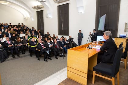 Eduardo Valdés, presente en una charla de Rosatti en Rosario