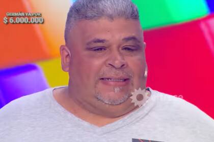 Eduardo vive en Rafael Castillo y trabaja alquilando autos a batería para niños (Foto: Captura / eltrece)