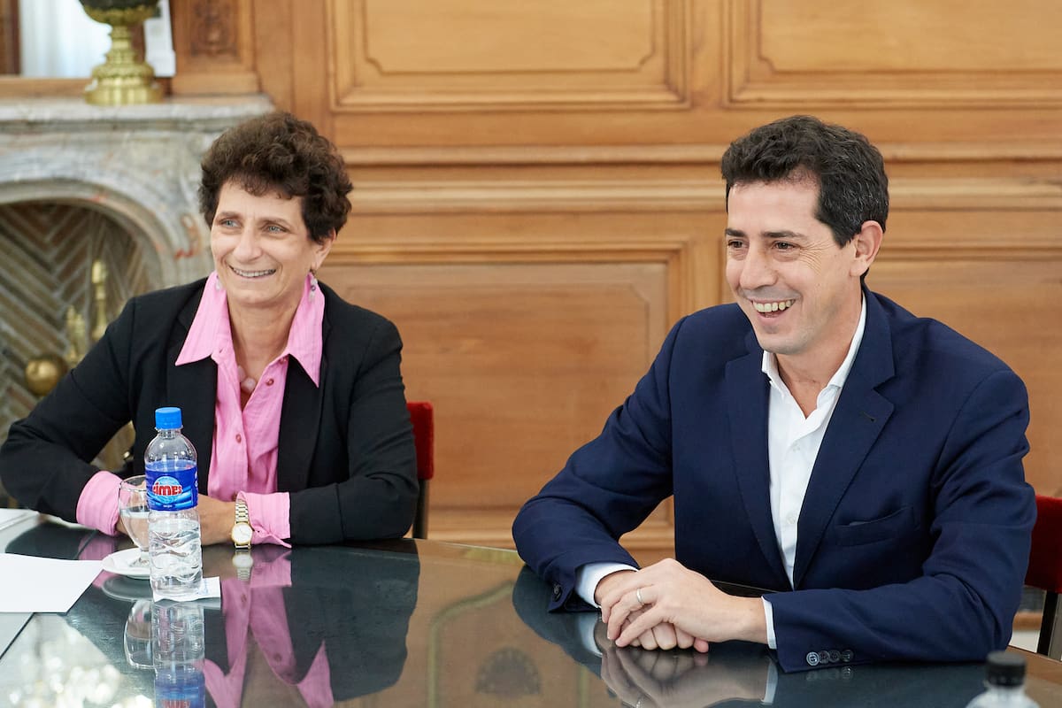 Eduardo "wado" de Pedro junto a Galit Ronen, embajadora de Israel