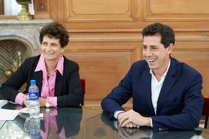 Eduardo "wado" de Pedro junto a Galit Ronen, embajadora de Israel