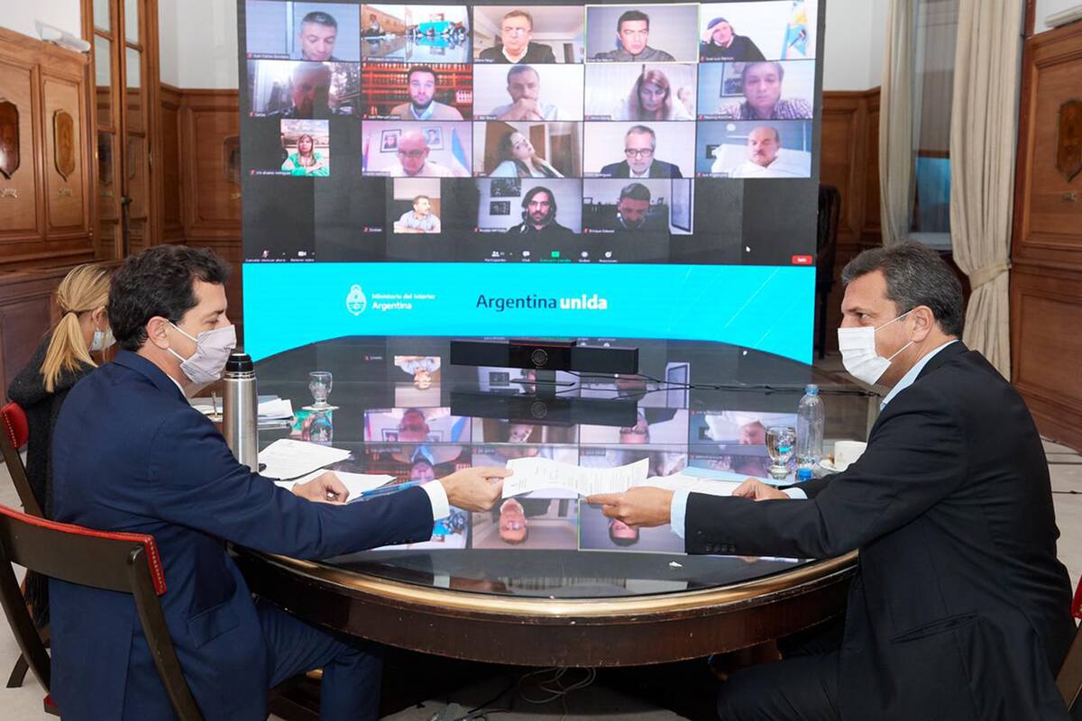 Eduardo "Wado" de Pedro y Sergio Massa, promotores del acuerdo para postergar las PASO