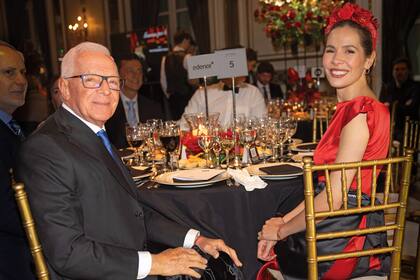 Eduardo y Elina Costantini, que lució un vestido de Gino Bogani y un tocado de flores, al mejor estilo Frida Kahlo