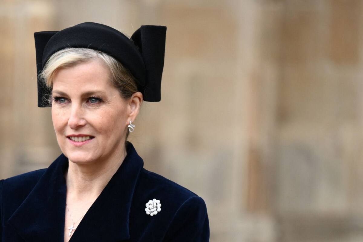 Eduardo y Sofía, duques de Edimburgo, ya no tendrán que hacer reverencias ante el príncipe Harry y Meghan Markle