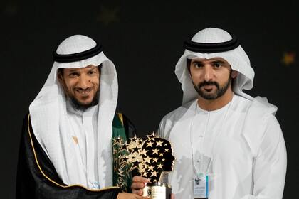 Educador saudí conocido por su labor benéfica y con presos gana el Premio Global a la Enseñanza