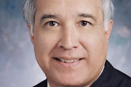 Edward Prado habla español y dio conferencias en Neuquén y Buenos Aires