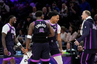 Edwards anota 24 y Wolves superan 103-100 a Bucks para su novena victoria en 11 juegos