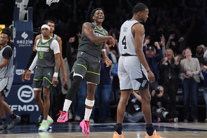 Edwards anota canasta decisiva en victoria de Timberwolves 104-103 sobre Spurs