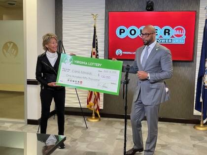 Edwards destinó su premio a tres organizaciones benéficas, con una donación de US$50.000 cada una