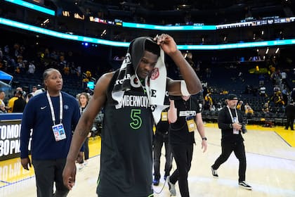 Edwards y Randle guían a Wolves a triunfo 102-97 sobre Warriors para adelantarse 2-1 en la serie