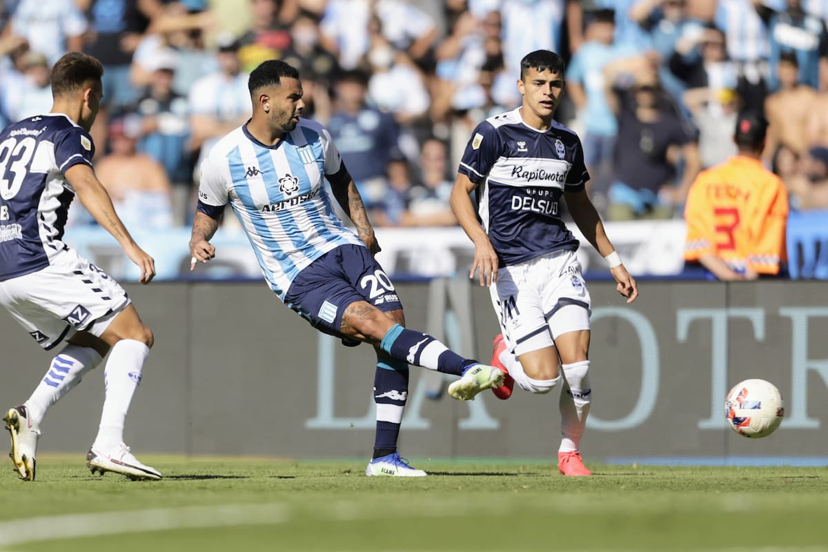 Edwin Cardona debutó en Racing ante Gimnasia, en Avellaneda, por la primera fecha de la Copa de la Liga 2022