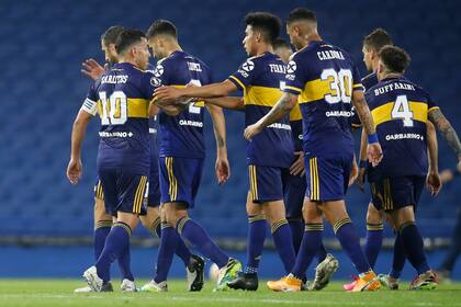 Edwin Cardona en primer plano en el festejo del segundo gol de Carlos Tévez contra el Caracas FC.