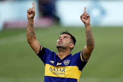 Edwin Cardona festeja uno de sus goles frente a Newells.