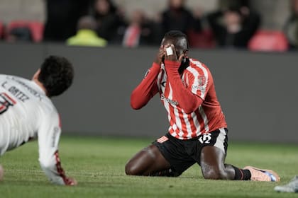 Edwuin Cetre ingresó en los minutos finales e intentó algunas jugadas que comenzó bien y resolvió mal por izquierda; a Estudiantes le faltó puntería frente al arco ante Flamengo