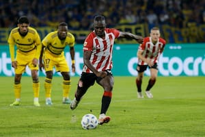 Edwuin Cetré marcó la igualdad de Estudiantes antes Boca, lo que le permitió al Pincha llegar a la definición desde los 12 pasos