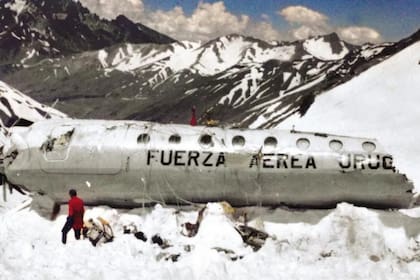 Eel avión que trasladaba al equipo de rugby de Old Christians junto a algunos allegados cayó en el Valle de las Lágrimas