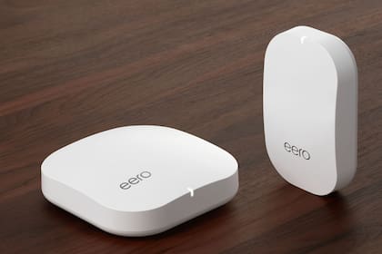 Eero es uno de los pioneros en ofrecer productos para crear redes de tipo mesh, con dispositivos que intentan ser lo más disimulados posible