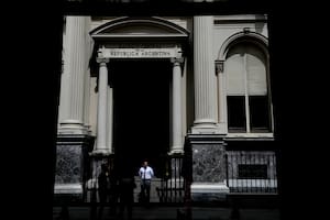 EEUU anuncia línea de financiamiento rápido de US$20.000 millones para socorrer a la Argentina