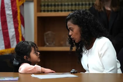 EEUU concede permiso humanitario a niña mexicana: tratamiento médico vital en California podrá continuar por un año más tras intensa presión pública