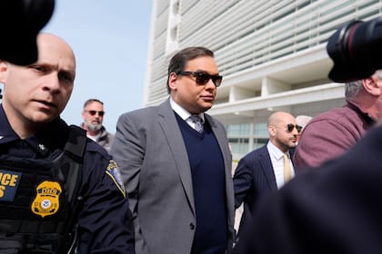 EEUU: Condenan al excongresista Santos a más de 7 años de prisión por fraude y robo de identidad