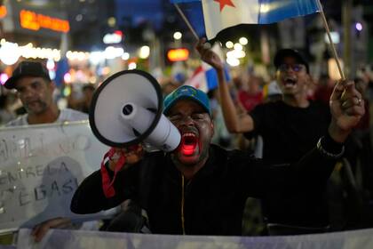 EEUU financiará instalación de torres de comunicación en Panamá para sustituir tecnología china