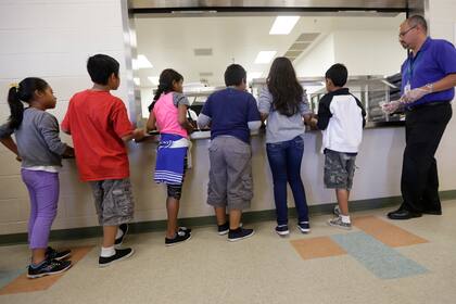 EEUU reanuda la detención de familias migrantes tras pausa durante gobierno de Biden