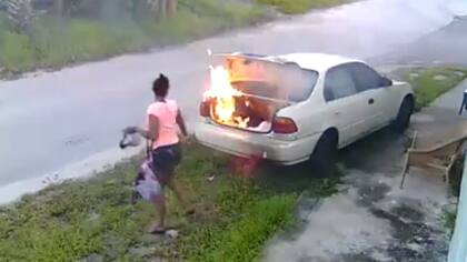 EE.UU.: se quiso vengar de su ex novio pero le prendió fuego el auto a otro