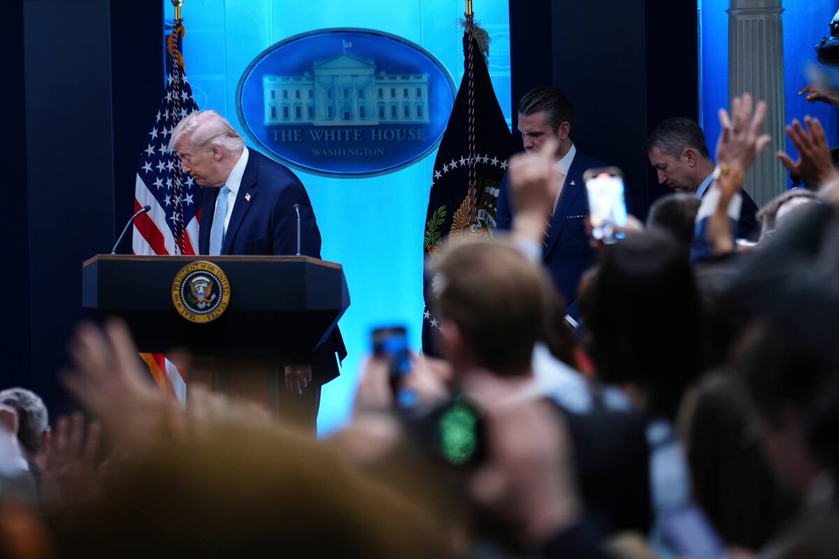 EEUU usó diez aviones en rescate de tripulación de aeronave derribada en Irán, dice Trump