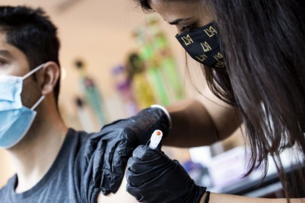 EE.UU. ya logró inmunizar al 50% de su población adulta